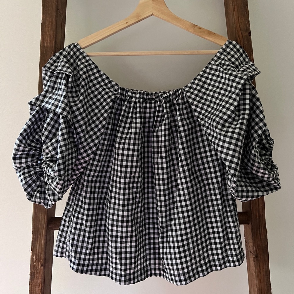 Ruffle sleeved top